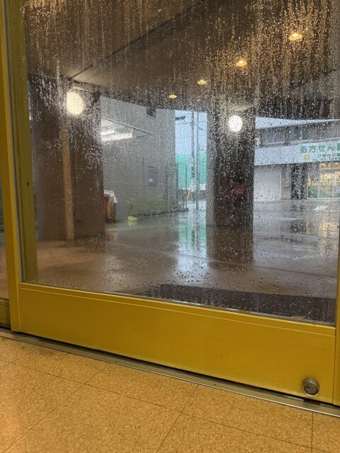 突然のゲリラ豪雨にご注意下さい⛈️
